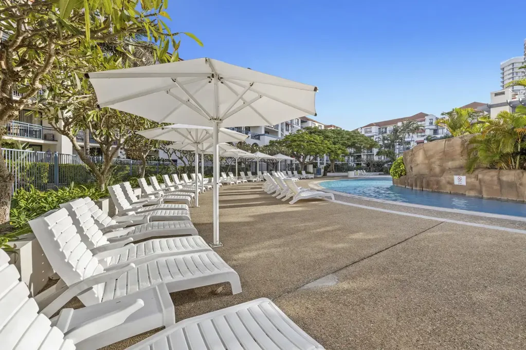 Coolangatta 1房  Another Property Sold by Roz Wolfe