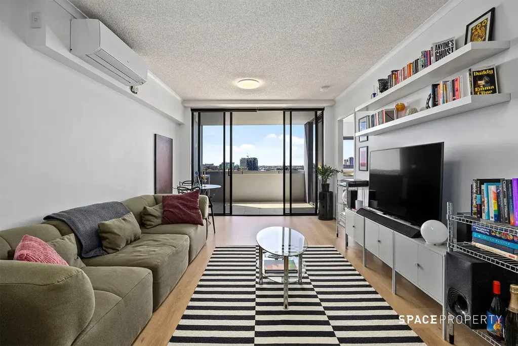 Spring Hill 1Zimmer Elevated Inner-City Living with Sweeping Views