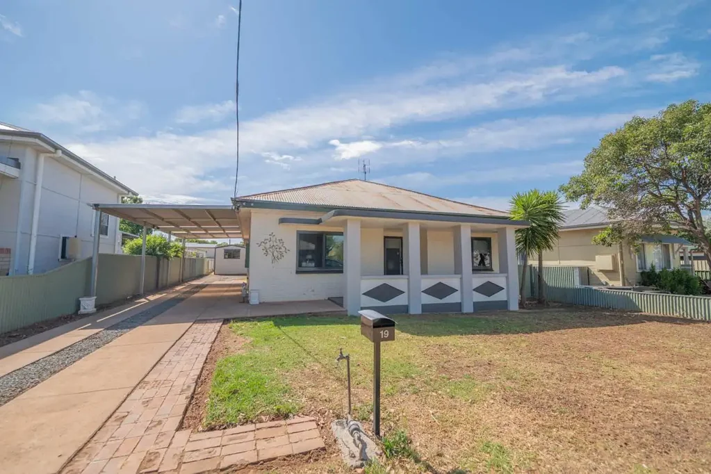19 Waratah Street, Parkes, NSW 2870
