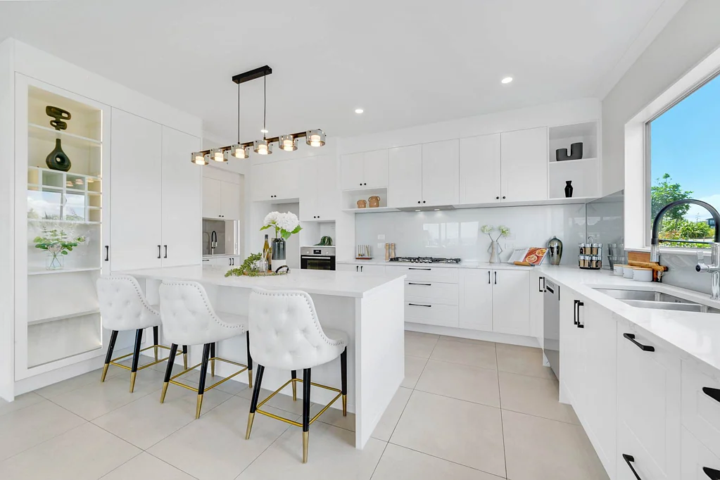 Karaka 6房  Ultimate 6-Bedroom Corner Luxury in Karaka!