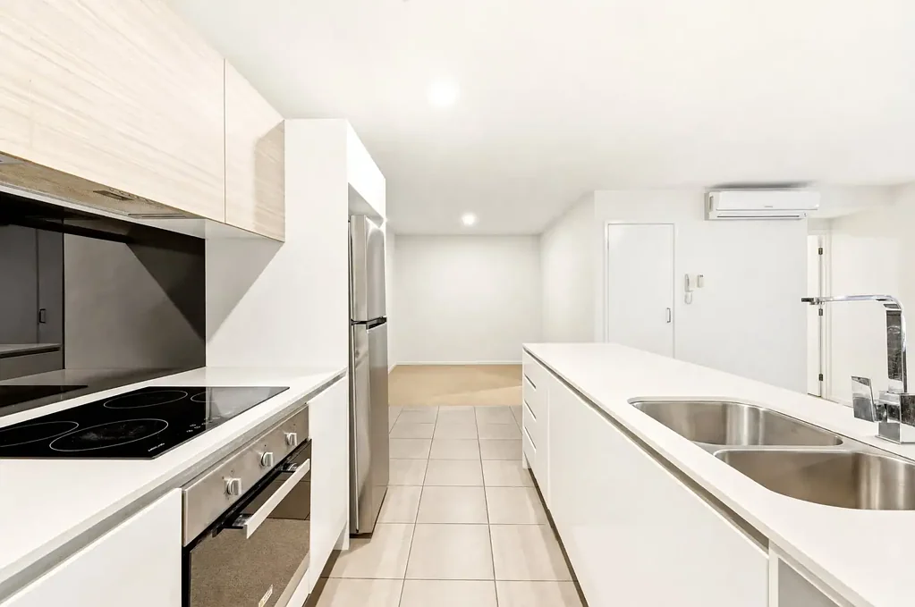 Bundall 1 Slaapkamer Spacious Apartment with Study in the Heart of Bundall