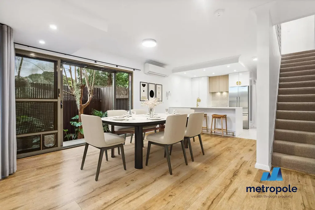 CONTEMPORARY 3-BEDROOM TOWNHOUSE WITH PRIVATE OUTDOOR ENTERTAINING