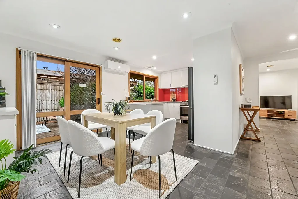 Carrum Downs 4Zimmer The Brief: Generous 671m² Allotment Showcasing a Spacious Four-bedroom Family Home with Pool