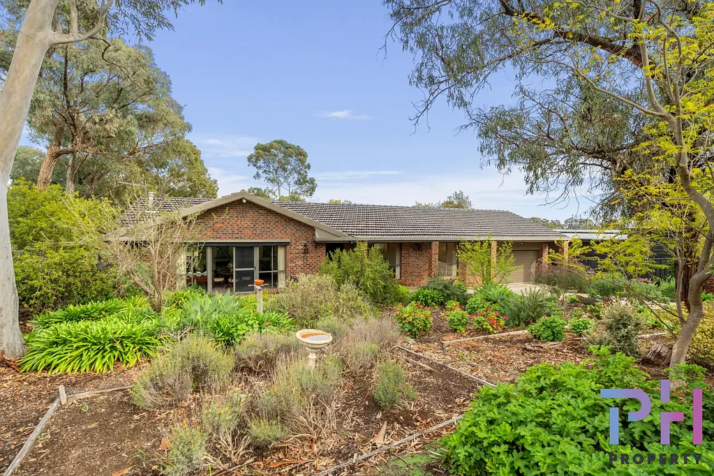 24 Button Street, Strathdale, VIC 3550