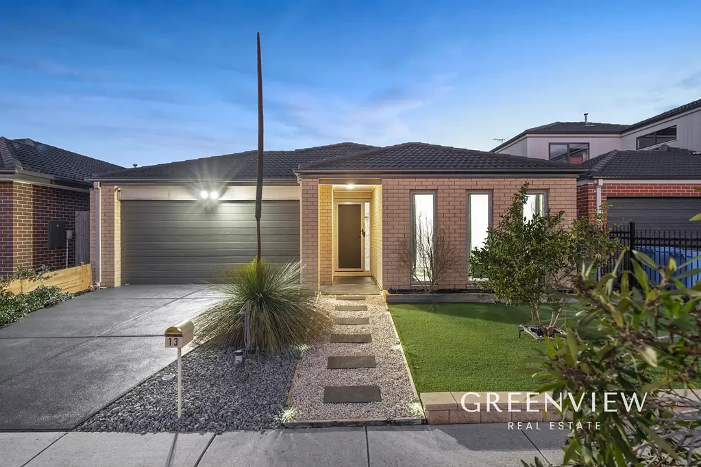 Cranbourne East 4 Bedroom Contemporary and low maintenance family home