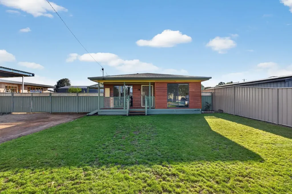 Stratford 3chambre Beautifully Positioned Home on 1,011m2 Block with Outstanding Shedding
