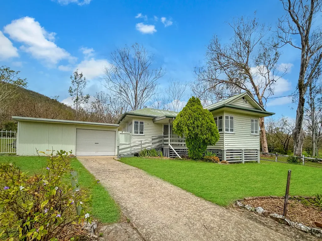 28 East Street, Esk, QLD 4312