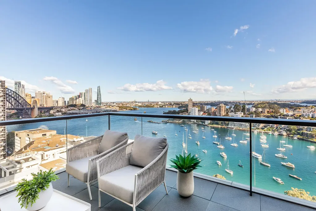 Milsons Point 2Kwarto Bathed in Natural Light with Iconic Harbour Views & Sunset Splendour