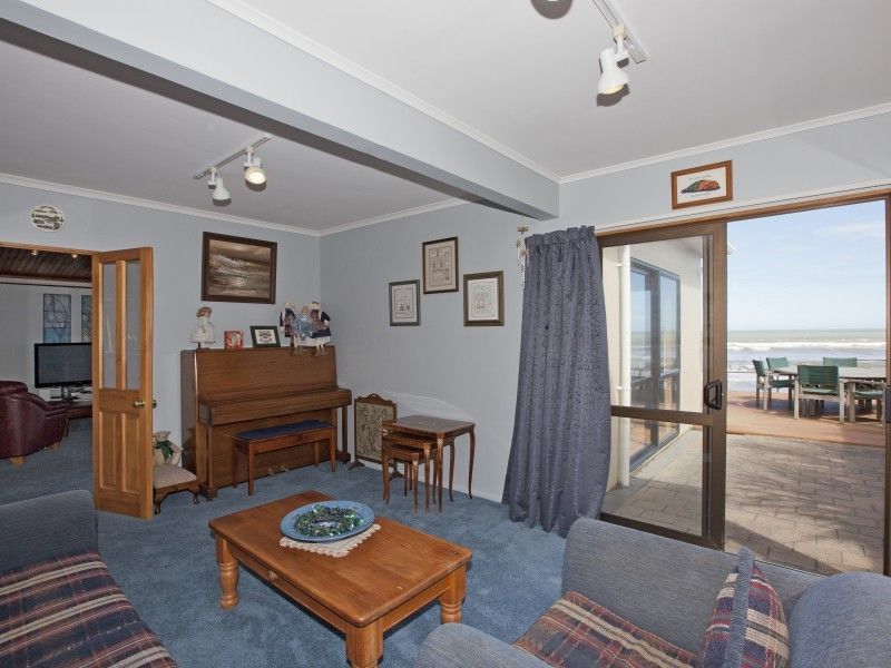 76 The Esplanade, Raumati South, Kapiti Coast, 5 Bedrooms, 2 Bathrooms