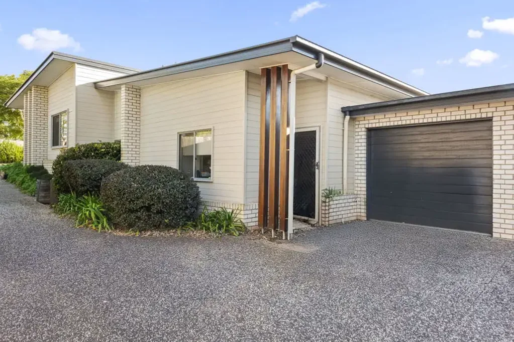 2/329 Bridge Street, Newtown, QLD 4350