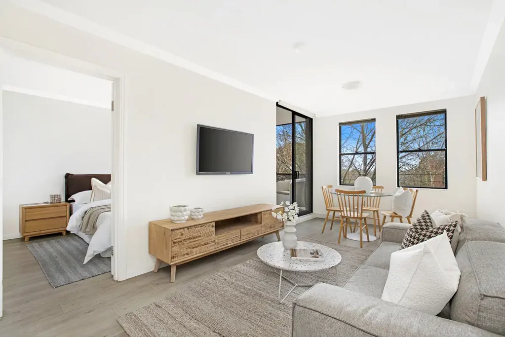 Modern Retreat with Prime Location in Crows Nest