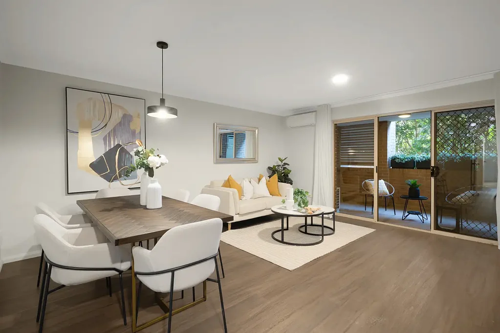Homebush 2房 时尚、宽敞且经过翻新 | 双砖公寓，物业管理费低廉，每季度 $904 Stylish, Spacious & Renovated 2 + Study | Double-Brick Apartment with Low Strata $904/qtr