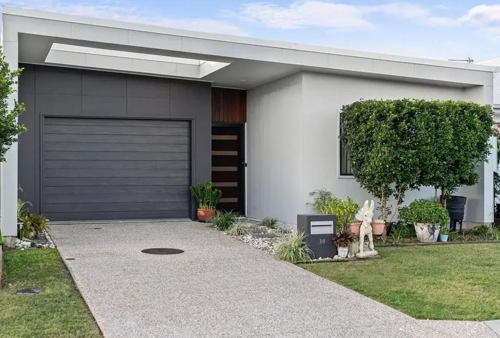 Nirimba 3कमरा Owner Relocating - Great Opportunity In Sought After Area