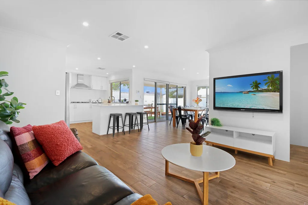 15B Crossland Way, Kardinya, WA 6163