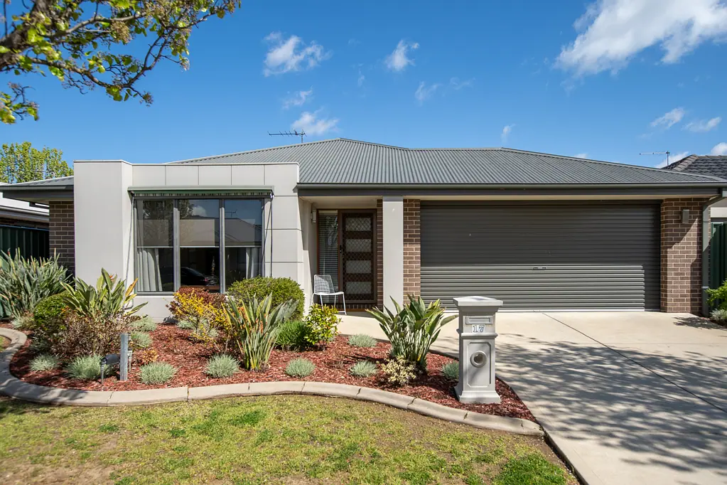 17 INWOOD CRESCENT, Wodonga, VIC 3690