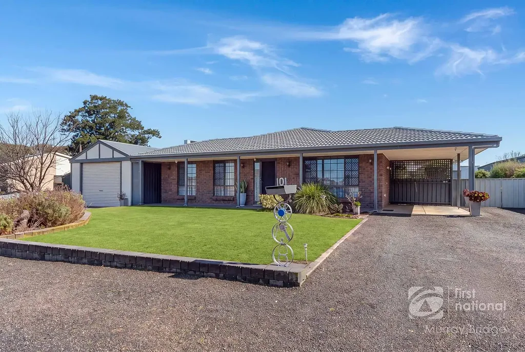 Murray Bridge 4कमरा Eastside Living - Relax by the Pool!