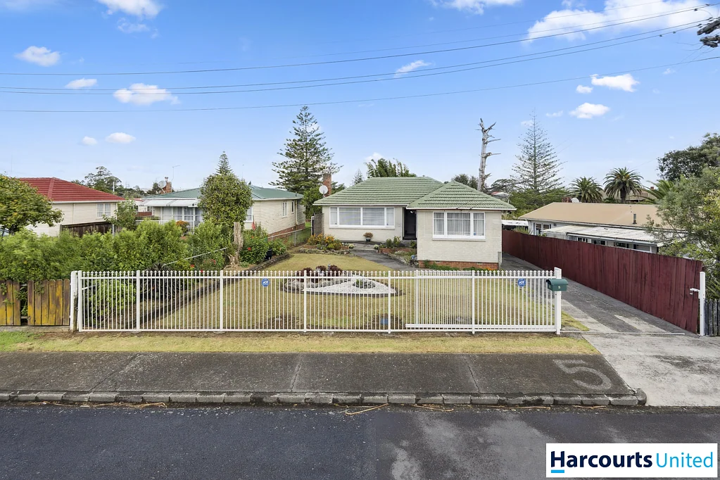 Otahuhu 3房  A North Facing Family Home Freehold 731 Sqm !!