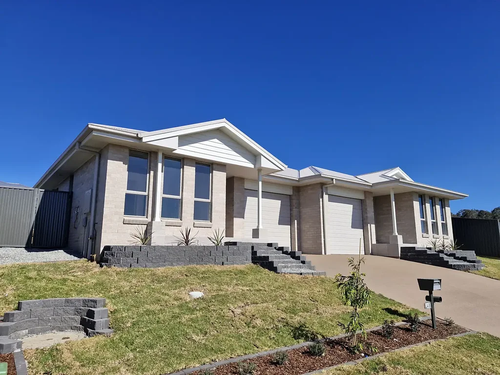 Brand new 3 bedrooms house for first lease