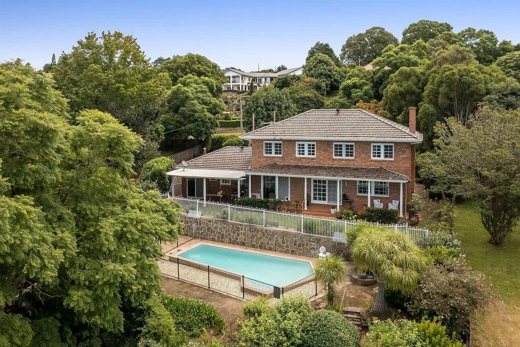 Dream Escarpment Living
