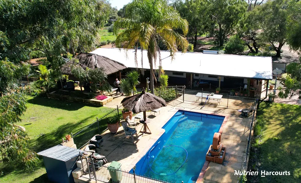 Karakin  "Barazoo" 36acres on Moore River!