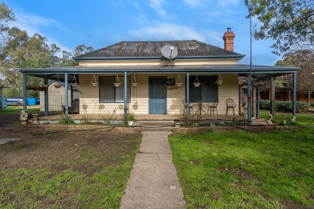 Whiteheads Creek Charming Period Character and Vineyard Lifestyle on 15 Hectares