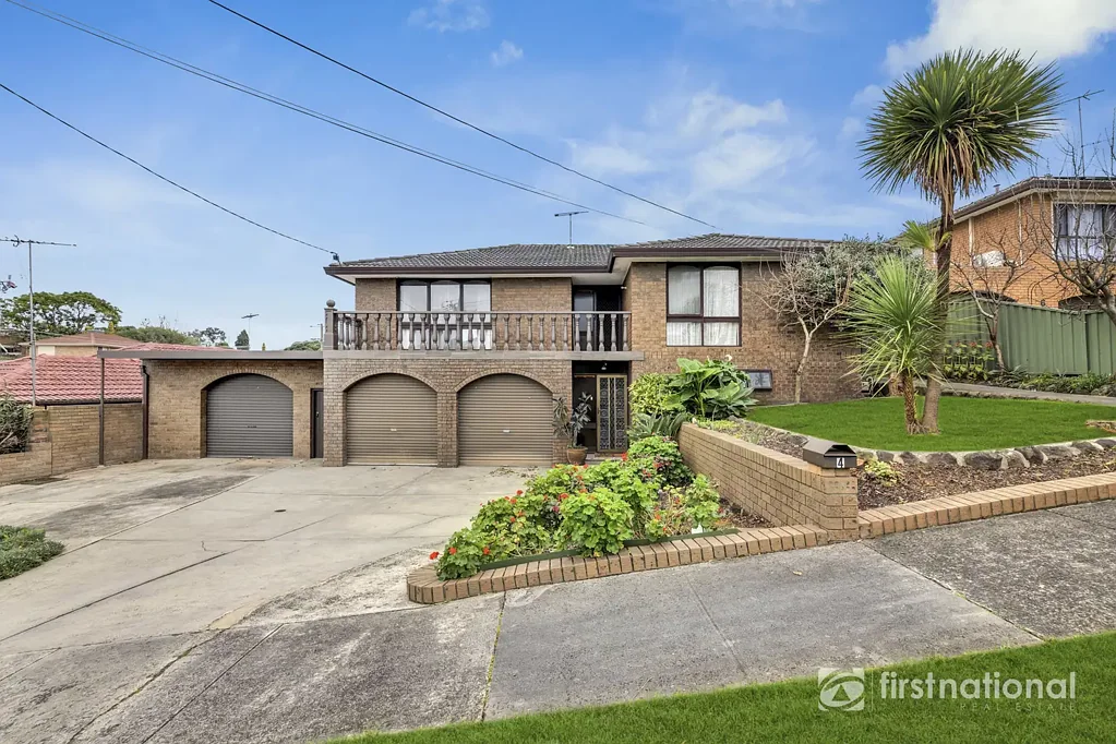 Dandenong North 6ห้องนอน First Time Offered in 44 Years – Solid Italian-Built Family Home with Exceptional Garaging