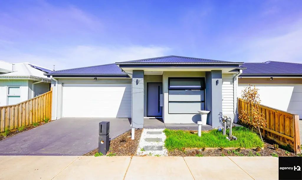 Stylish and Spacious Family Home near Barayip Primary School and Riverdale Shopping Centre
