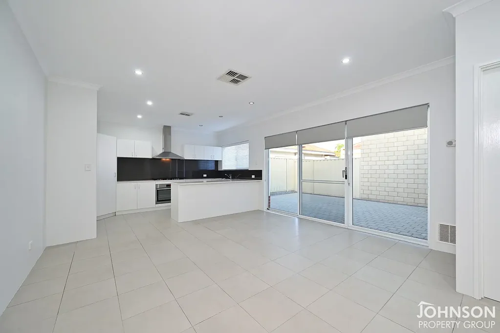 Beautiful Spacious Home in Superb Location!!