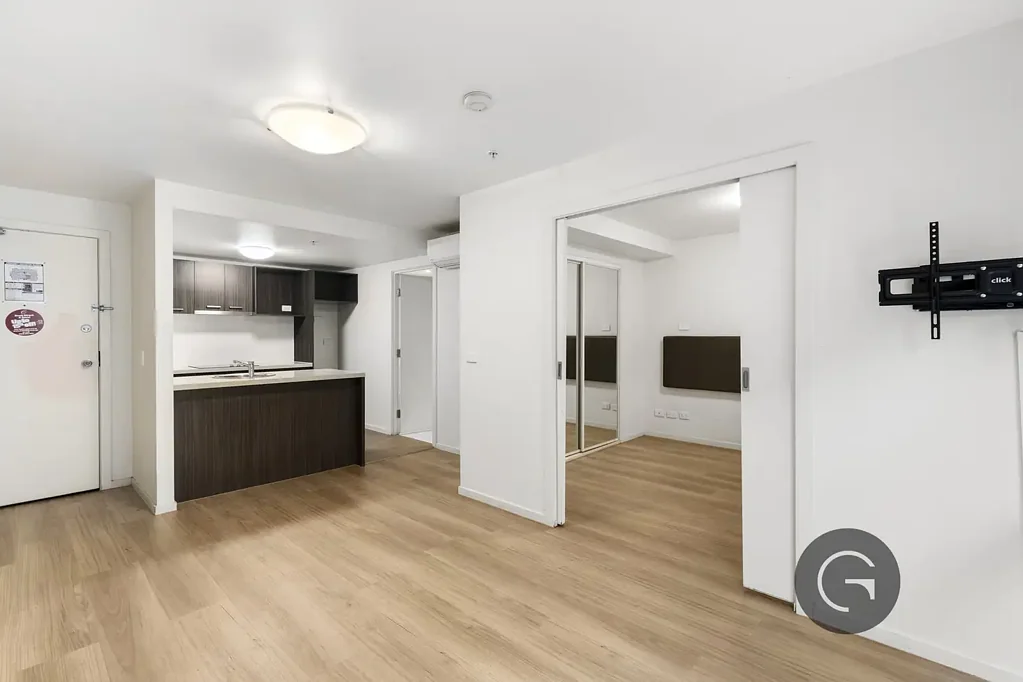 Stylish Carlton Apartment in Prime Location
