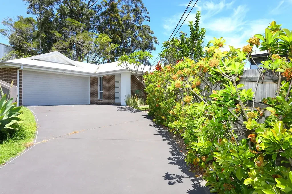 Large modern family home located In a quiet cul-de-sac. Perfect for any family.