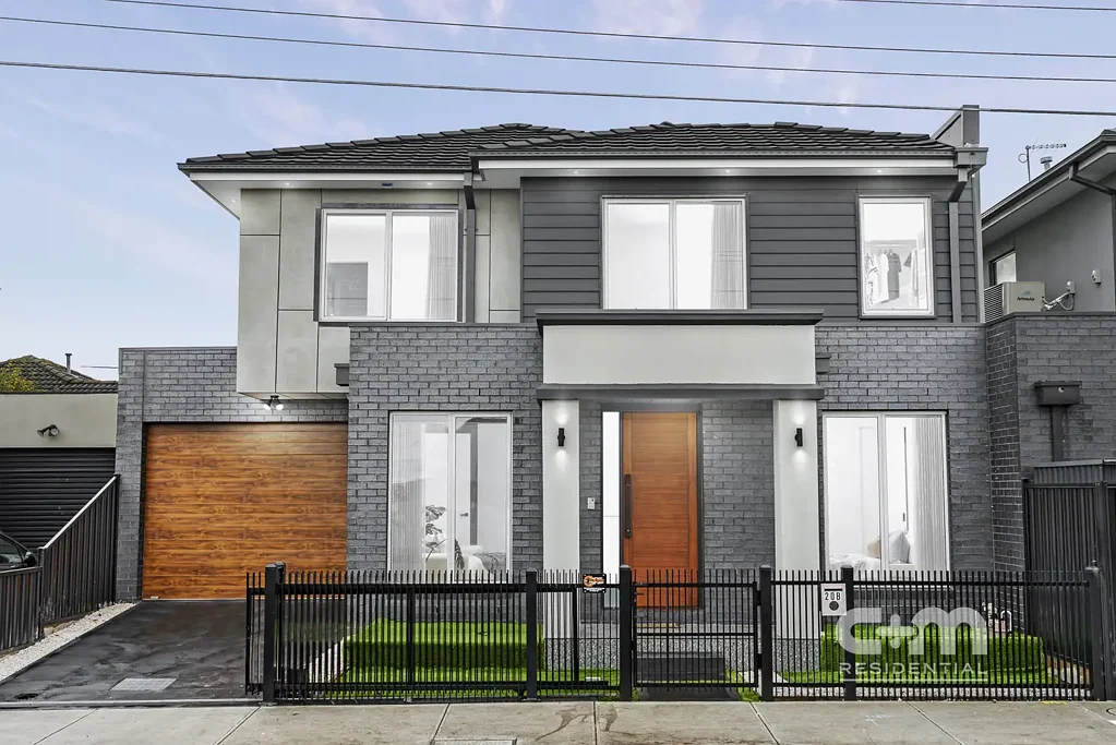 Glenroy 4房 四卧三卫奢居 177㎡阔地 临街无物管 现代装修 近学优居 House Proportions. Townhouse Ease.
