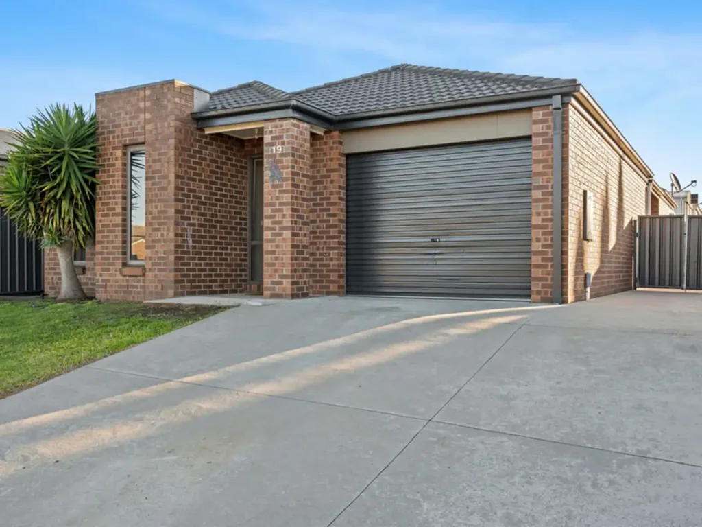 LOW-MAINTENANCE LIVING IN A GREAT LOCATION