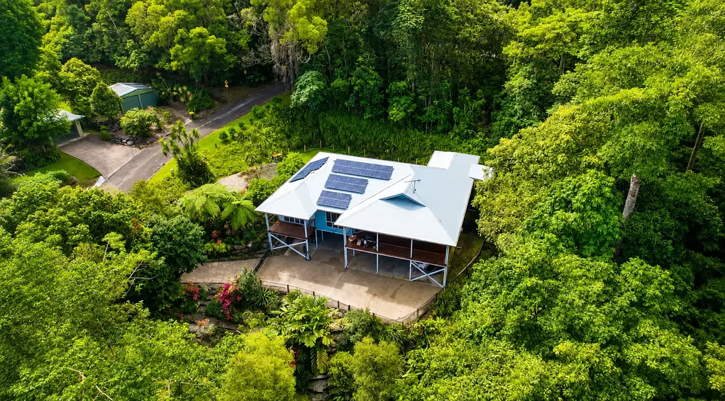 Redlynch 4બેડરૂમ Private Rainforest Retreat on Over an Acre with Creek, Mountain Views & Dual Access