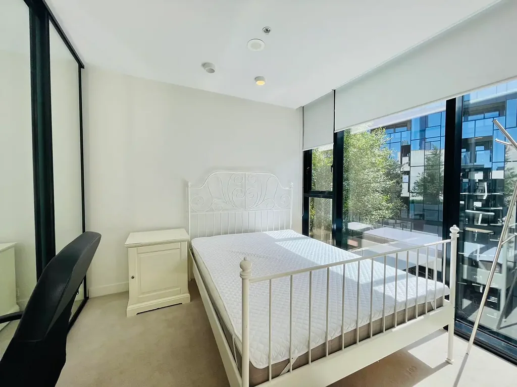 Melbourne 1房 墨尔本核心地段 近RMIT&大学 生活购物便捷 现代厨房浴室 欧式洗衣间 分体式冷暖空调 室内停车位 泳池健身房休息室 尊贵生活体验 Convenience and Affordable
