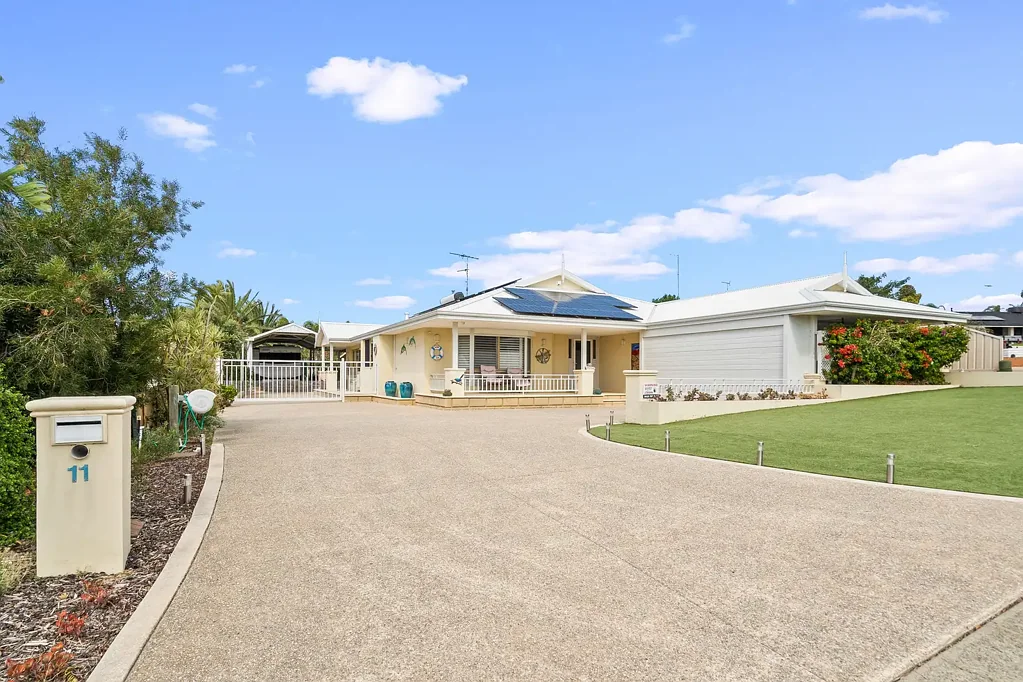 11 Bangalay Court, Halls Head, WA 6210