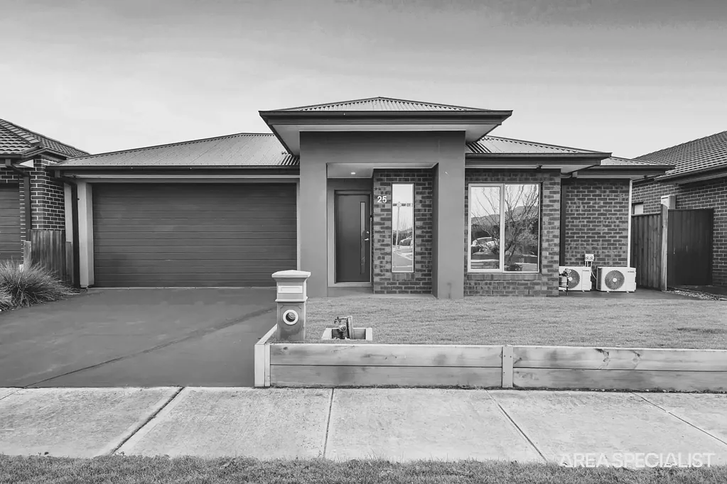 Thornhill Park 4chambre THE BRIEF: The Perfect Blend of Space, Style and Convenience