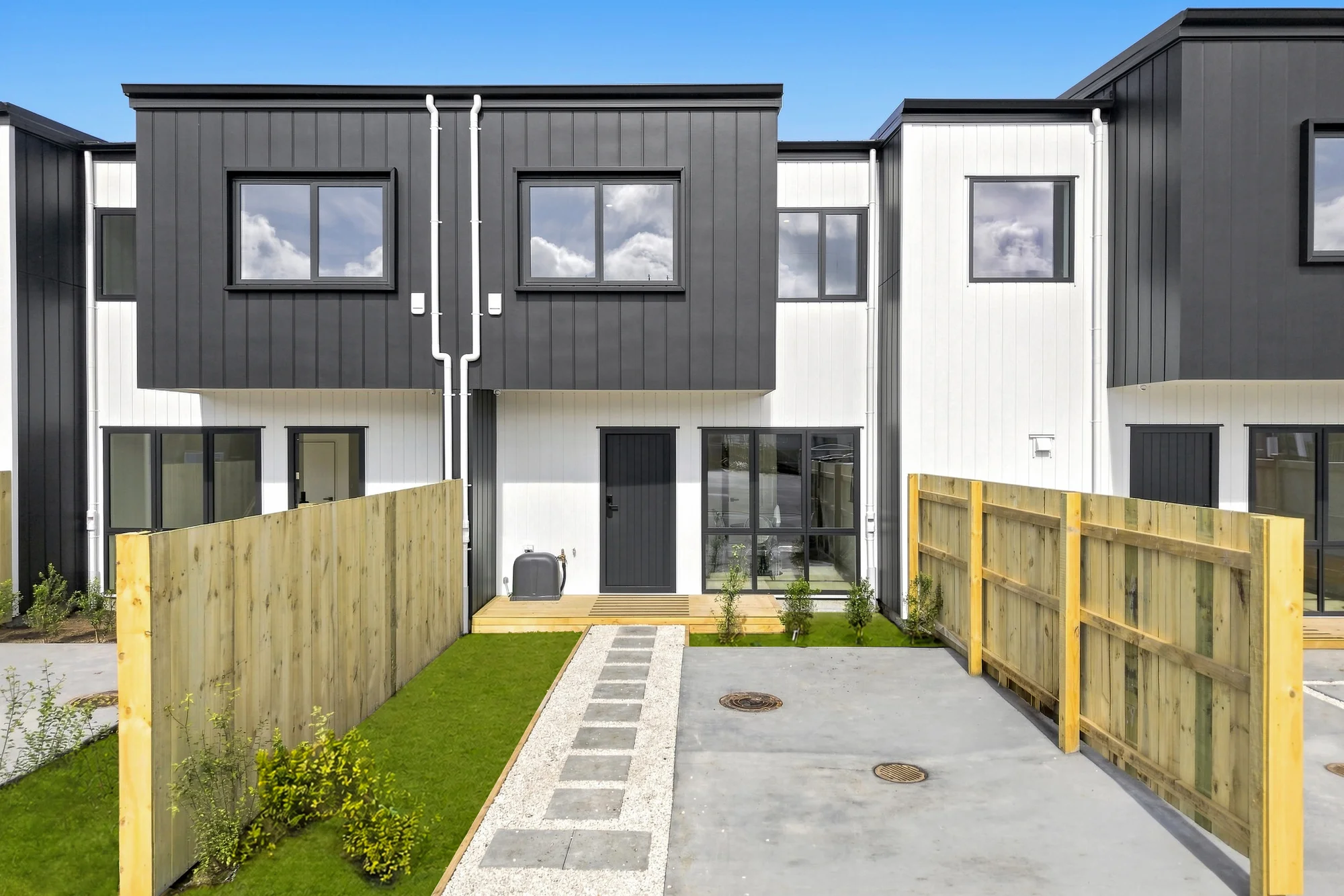 Hobsonville 2 Slaapkamer Freehold. Brand new. Waterfront living.