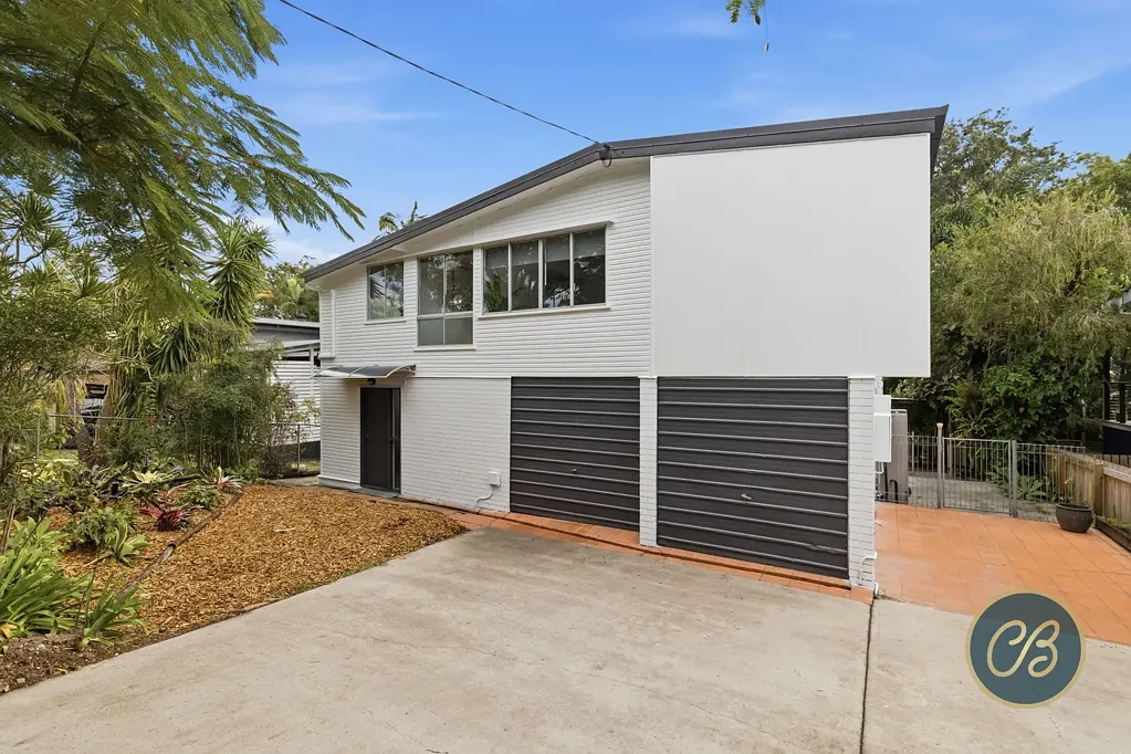 Aspley 5房  双重生活梦想，坐落于宁静的公园旁  Dual Living Dream in a Peaceful Parkside Setting