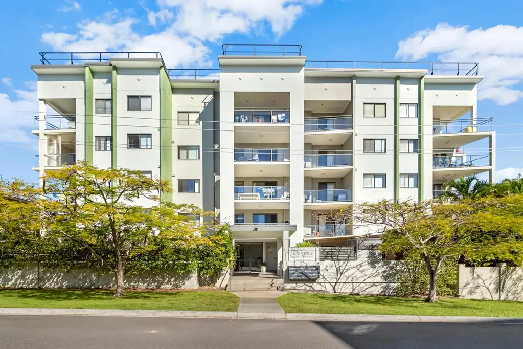 STYLISH AIR CONDITIONED APARTMENT IN CONVIENENT NUNDAH LOCATION