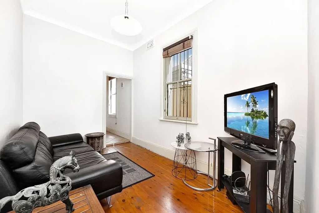 Charming Victorian Cottage In Prime Newtown Location
