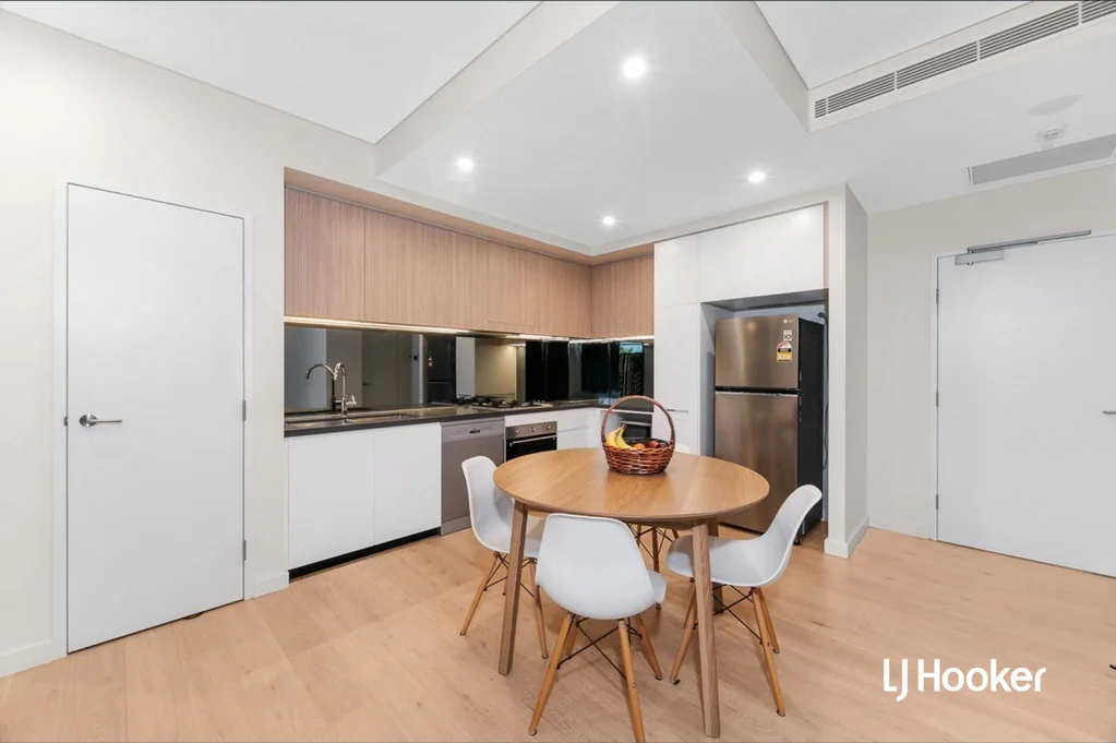 Great Location - Walk to Metro!