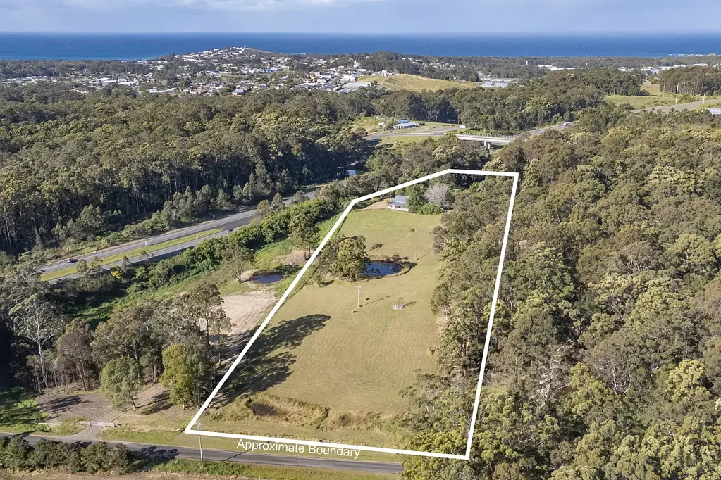 Woolgoolga 4房  Charming Country Acreage with Space, Character & Potential in Woolgoolga