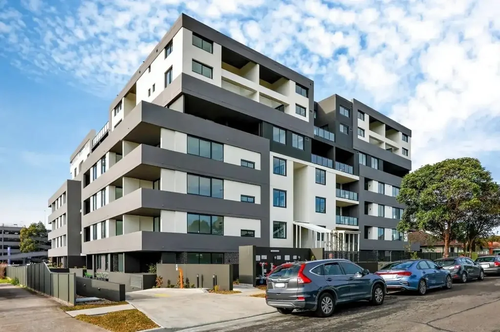 Modern Apartment in Prime Location - Walk to Blacktown Station
