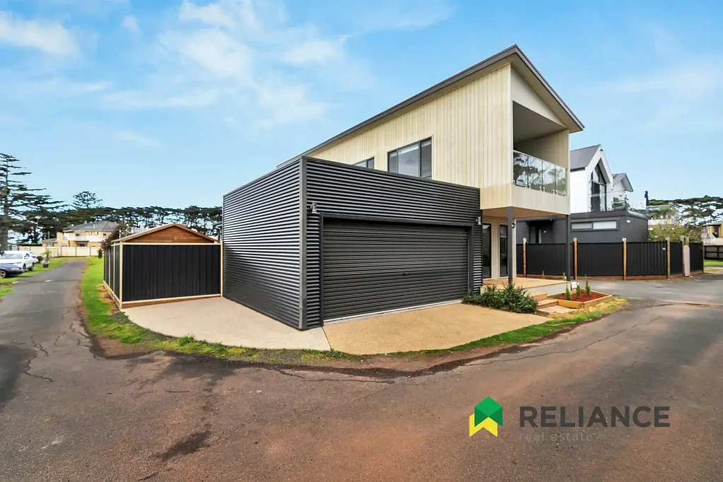 Architectural Style & Modern Coastal Comfort
