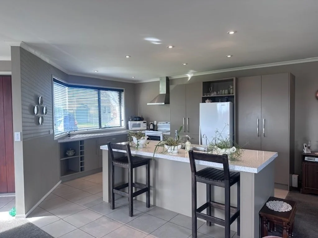 COMFORTABLE AND MODERN HOME