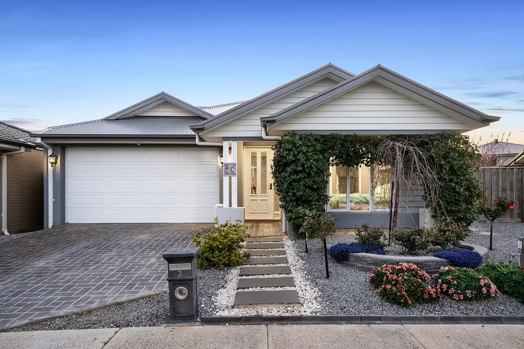 Manor Lakes 4房 占地 763 平方米的奢华家庭生活 Luxury family living with an exceptional land size of 763m2