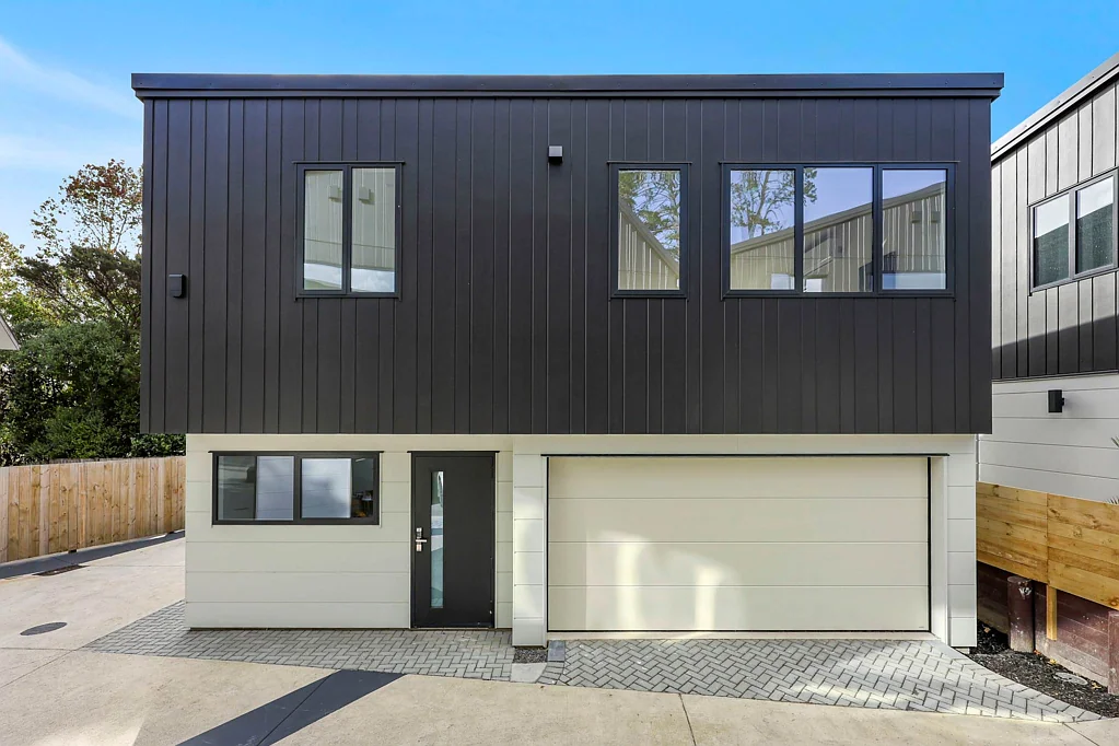 Glenfield 4 Bedroom Premium Standalone Living in Heart of Glenfield