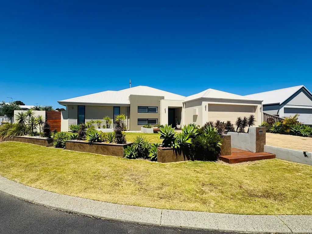 Fully furnished luxury oasis in sought after Dunsborough