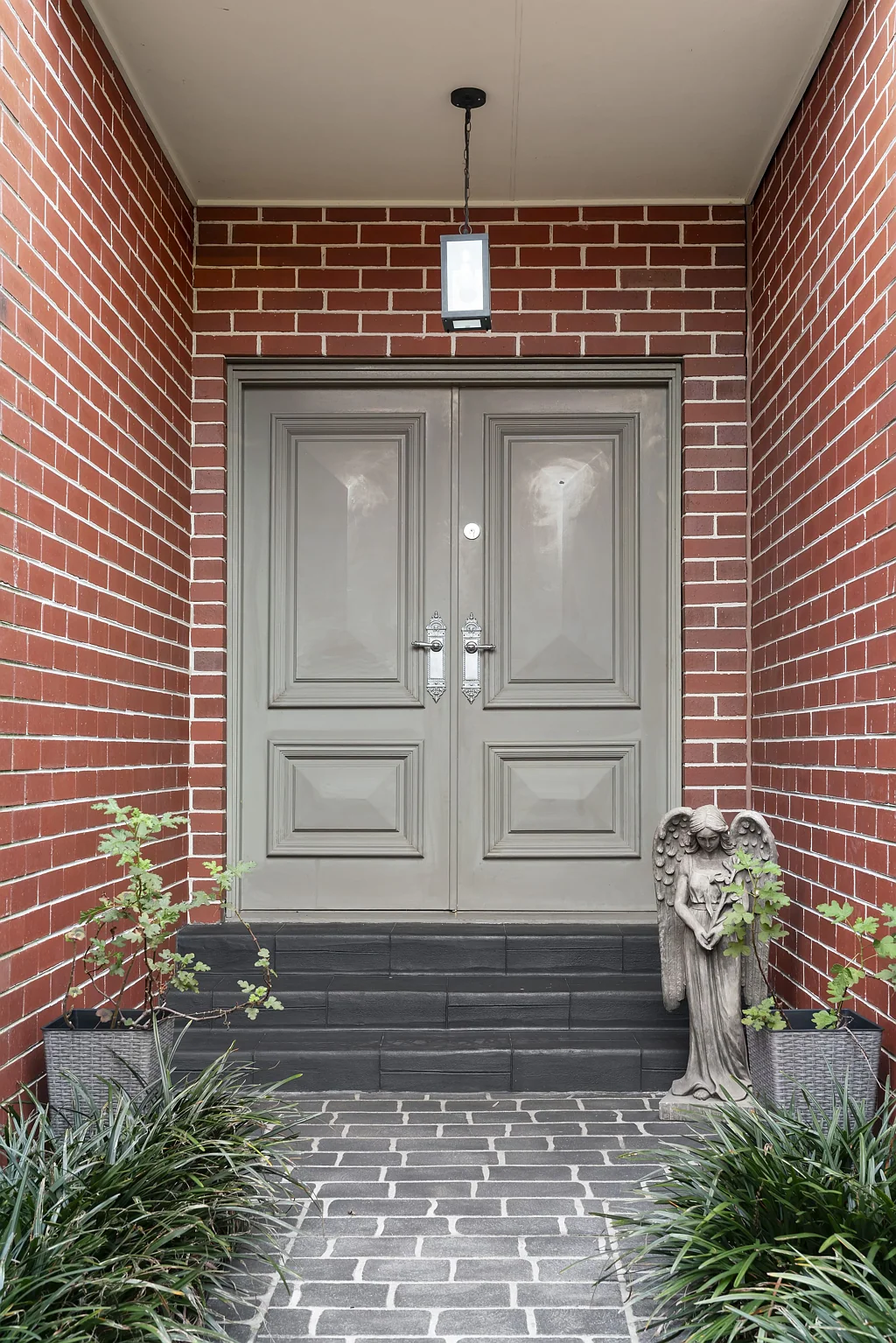 Taylors Lakes 4 Bedroom Elegant Family Living with Space, Charm and Exceptional Outdoor Appeal