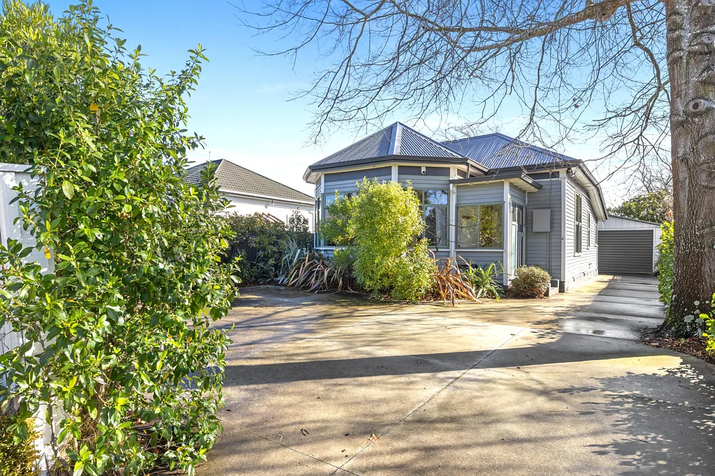 Somerfield 3 Bedroom Character Living with Contemporary Style